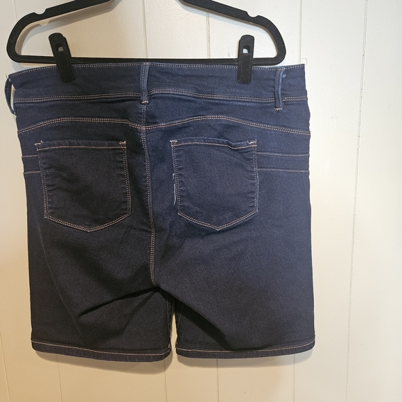 d.jeans Dark Wash Denim Shorts, Size 18W, Stretch Jean Shorts - Picture 2 of 4